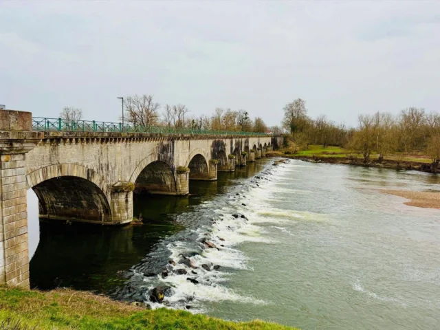 Back home

We zijn onderweg naar Nederland en genieten nog een paar dagen van het Franse leven.
De kanaalbrug in Digoin is gebouwd in 1838. Een prachtig bouwwerk waar je overheen kunt lopen en varen!
Onze volgende stop is Lac de Vaivre. WOW het meer is een spiegel, schitterend! Rondje om het meer, 5 km, doet me denken aan de Zegerplas in Alphen ad Rijn 😁
In Luxemburg wandelen sinds lange tijd weer eens in een bos. 
En dan is onze laatste stop in het historische witte dorpje Thorn in Limburg. 
Nu terug in het koude Holland waar we nog even nagenieten van onze mooie reis en nieuwe plannen maken voor de volgende trip. Tot gauw!
——————
🇬🇧 
On our way to the Netherlands we enjoy a few more days of French life.
The canal bridge in Digoin was built in 1838. A beautiful structure 
that you can cross on foot and by boat!
Our next stop is Lac de Vaivre. WOW the lake is a mirror, stunning! A walk around the lake, 5 km, reminds me of the Zegerplas in Alphen ad Rijn 😁
In Luxembourg we walk in a forest again after a long time.
And then our last stop is in the historic white village of Thorn in Limburg.
Now back in cold Holland where we think back to our amazing trip and make new plans for the next trip. See you soon!

#Travelalone
#Nomad
#Vanlife
#Aroundtheworld
